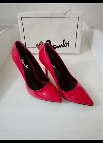 Bambi Bambi kırmızı Rugan stiletto