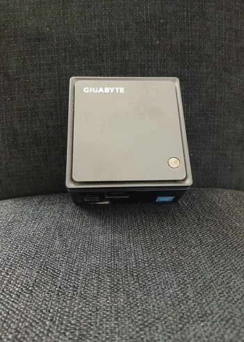 GIGABYTE Siyah mini PC