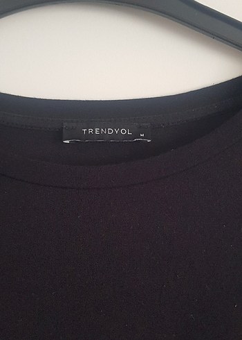 Siyah Fırfırlı Kısa Kollu Bluz - Görsel 2