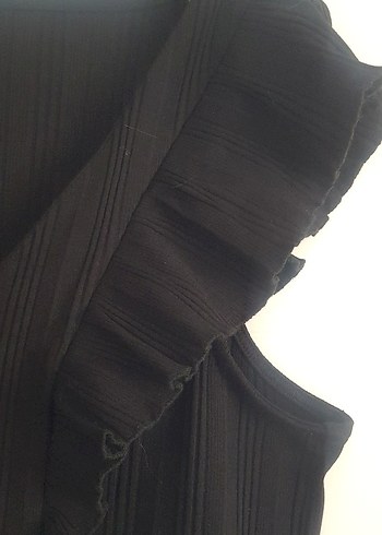 Kolsuz V Yaka Fırfırlı Siyah Bluz - Görsel 2