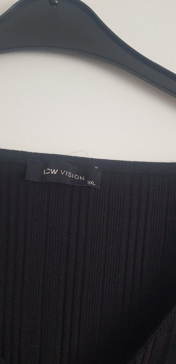 Kolsuz V Yaka Fırfırlı Siyah Bluz - Görsel 3