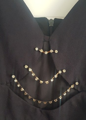 Zincir Detaylı Siyah V Yaka Uzun Elbise - Görsel 2