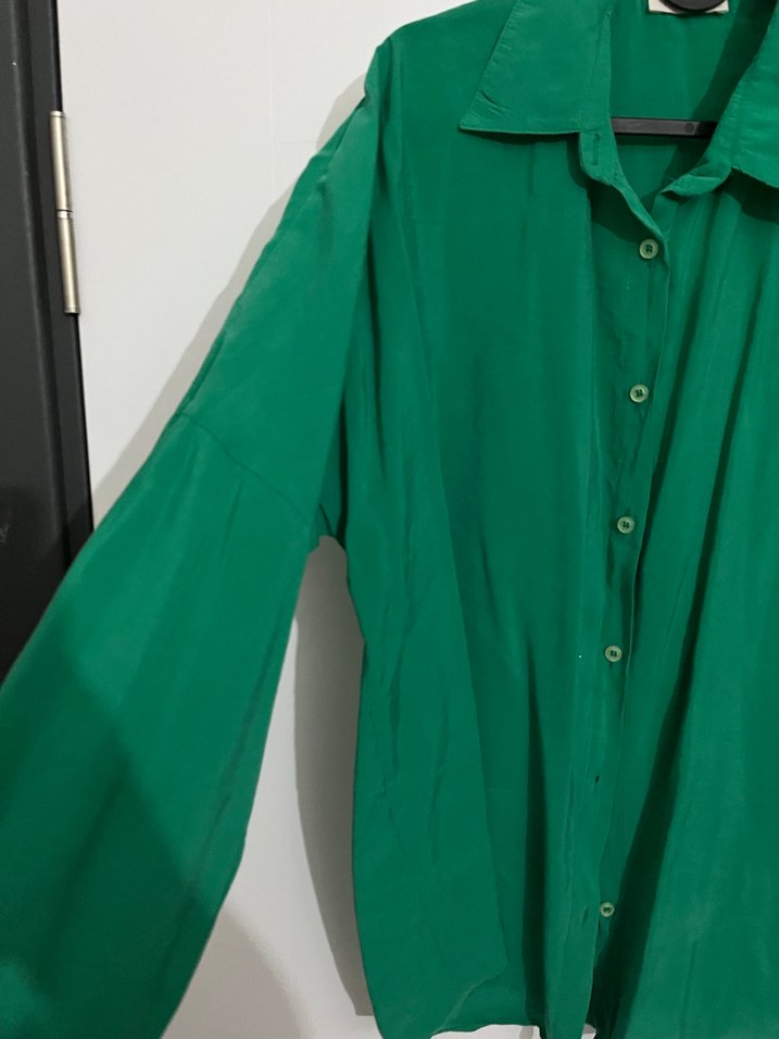 Yeşil Düğmeli Uzun Kollu Gömlek - Görsel 2