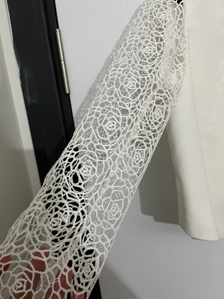 Dantel Detaylı Beyaz Mini Kadın Ceket - Görsel 2