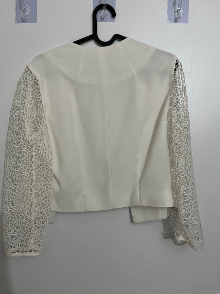 Dantel Detaylı Beyaz Mini Kadın Ceket - Görsel 3