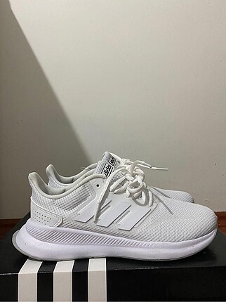 Adidas spor ayakkabı