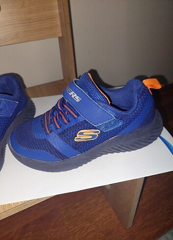 28 Beden mavi Renk Skechers ayakkabı