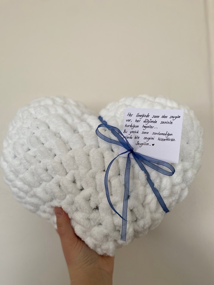 Nakışlı Beyaz Kalp Yastık - Görsel 3