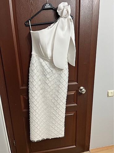 Nişan elbisesi