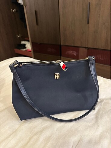 Tommy hilfiger marka kol çantası