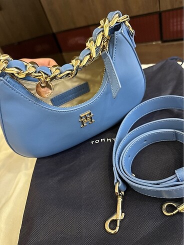Beden Tommy hilfiger marka hem el hemde çapraz kullanıma uygun çanta