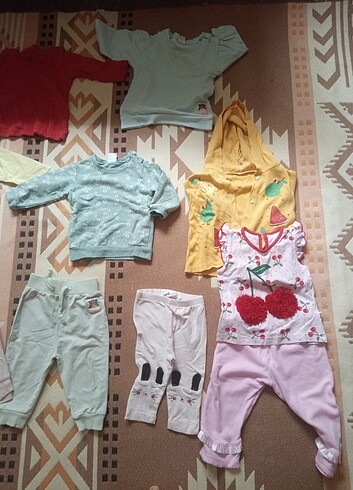 1 Yaş Beden çeşitli Renk Az kullanılmış kız bebek kıyafetleri