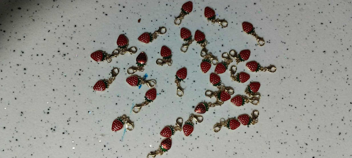 Zincir Detaylı Beyaz Yıldızlı Kadın Charm - Görsel 5