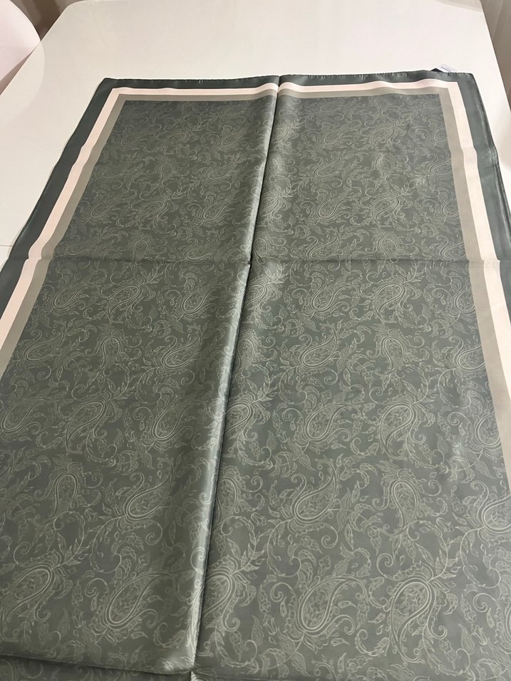 Yeşil krem kadın saten görünümlü parlak şal - Görsel 2