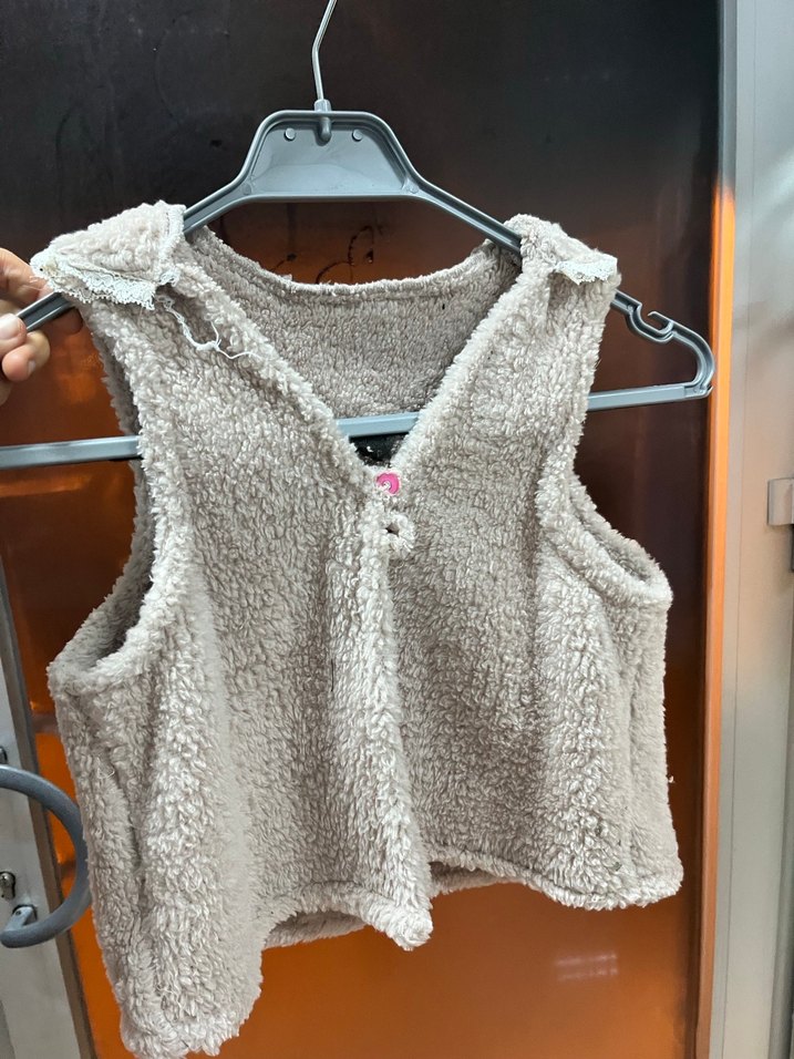 Kızlar için V Yaka Örgü Bej Yelek - Görsel 3