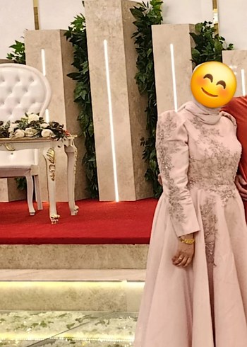Uzun Kol Nakışlı Pembe Nişan Elbisesi