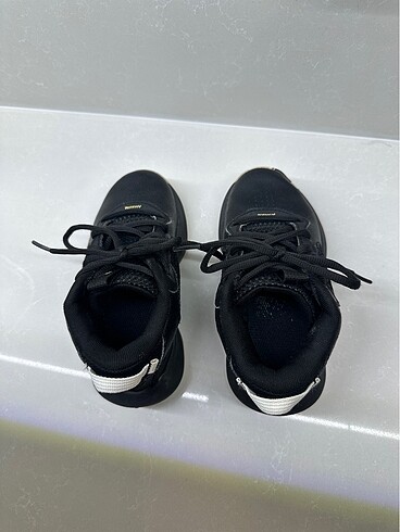 28 Beden siyah Renk Under Armour spor ayakkabı
