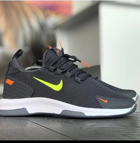 gri spor ayakkabı