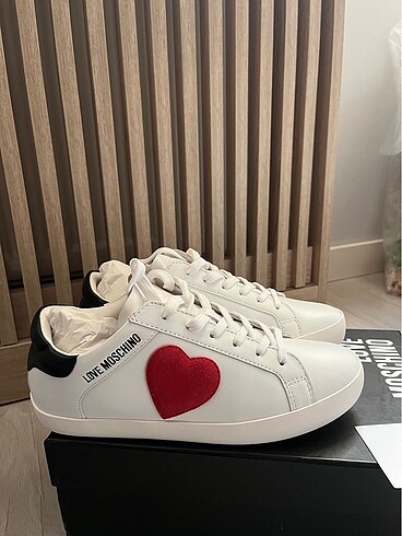 Love moschino