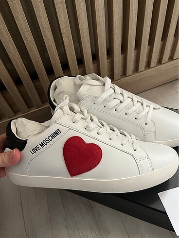 39 Beden beyaz Renk Love moschino