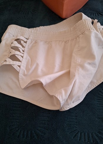 Düğmeli Beyaz  Şortu - Görsel 2