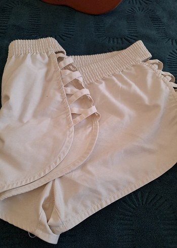 Düğmeli Beyaz  Şortu - Görsel 3