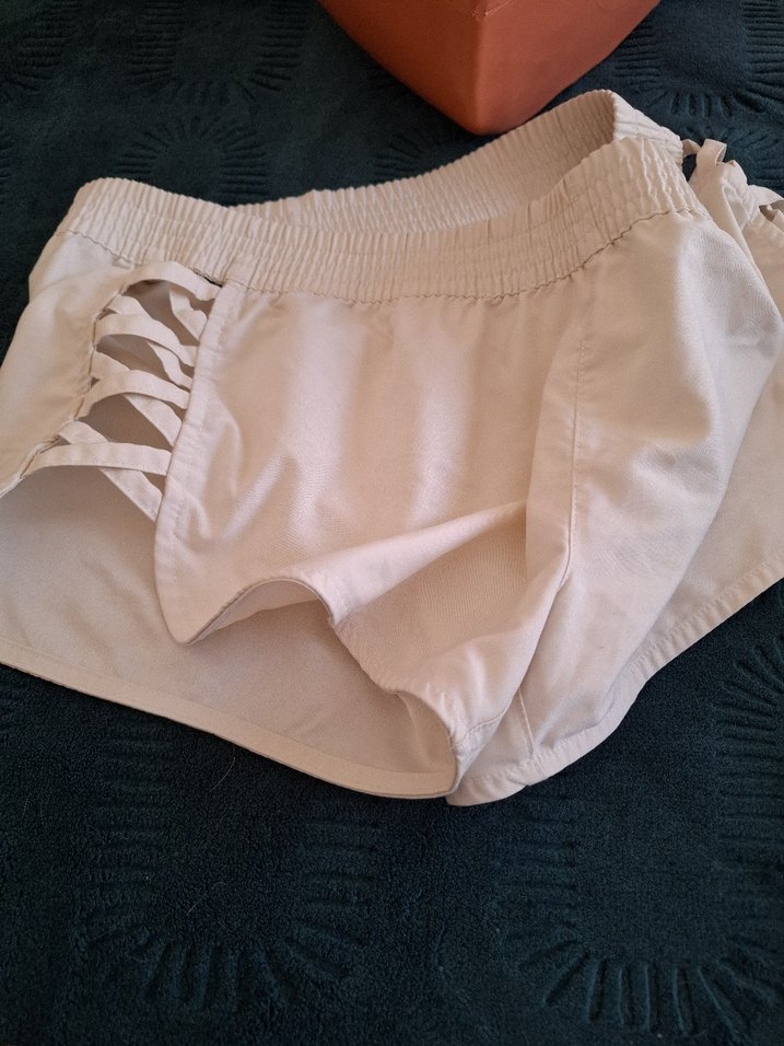 Düğmeli Beyaz  Şortu - Görsel 2