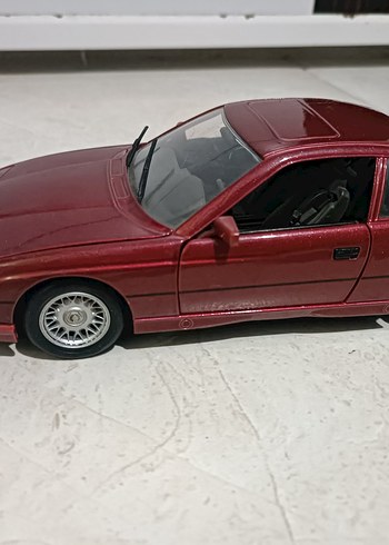 1/18 BMW 850 i