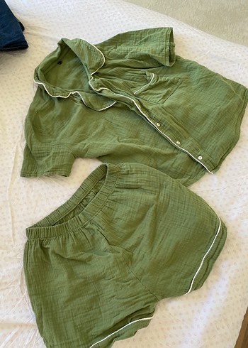 Trendyol & Milla Yeşil Kısa Kollu şortlu müslim kumaş Pijama Takımı