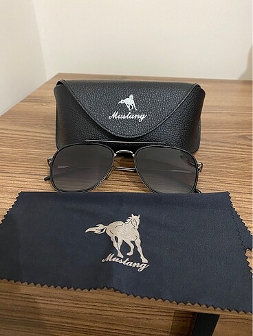 Mustang gözlük
