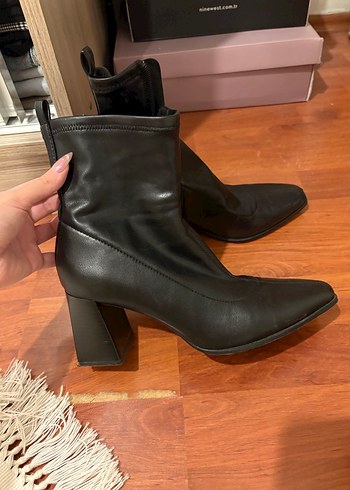 Stradivarius Siyah Deri Kadın Topuklu Bot