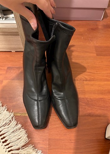 Stradivarius Stradivarius Siyah Deri Kadın Topuklu Bot
