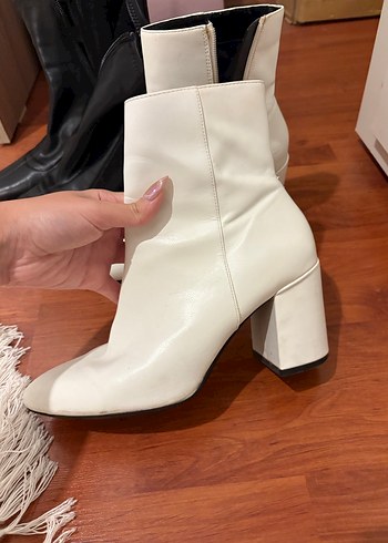39 Beden Bershka Beyaz Deri Topuklu Kadın Bot