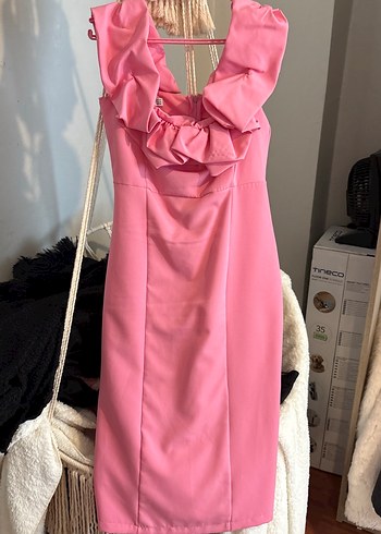 Pembe Volanlı Straplez Uzun Kalem Elbise - Görsel 2