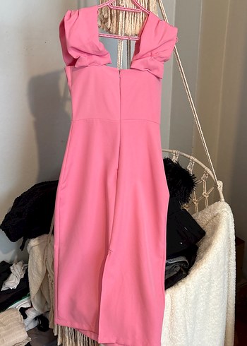 Pembe Volanlı Straplez Uzun Kalem Elbise - Görsel 4