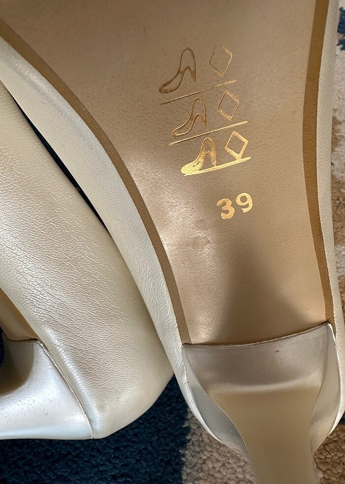 Kadın krem rengi topuklu ayakkabı - Görsel 4