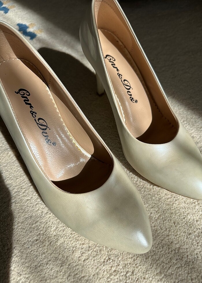 Kadın krem rengi topuklu ayakkabı - Görsel 3
