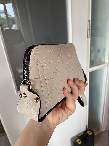 Beden BEJ RENGİ Louis Vuitton Makyaj çantası