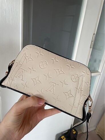Beden ten rengi Renk BEJ RENGİ Louis Vuitton Makyaj çantası