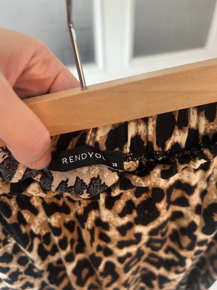Leopar Desenli Uzun Volanlı Etek - Görsel 3