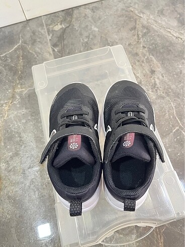 25 Beden siyah Renk Nike Ayakkabı