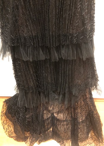 Siyah Kat Kat Fırfırlı Uzun Abiye Elbise Özgür Masur tasarım - Görsel 4