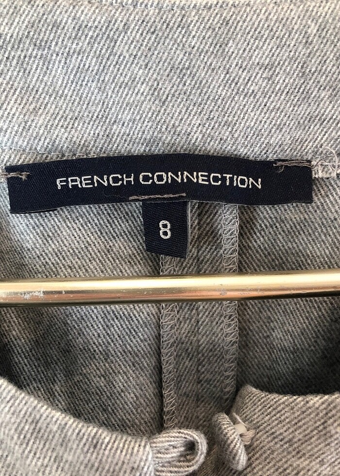 Gri kolsuz şort tulum ön düğmeli kemerli önde cepli bol kesim - Görsel 5