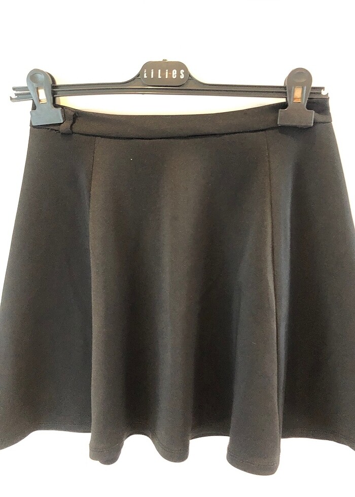 Siyah volanlı kısa etek arka fermuarlı ve kemer detaylı Stradiva - Görsel 2