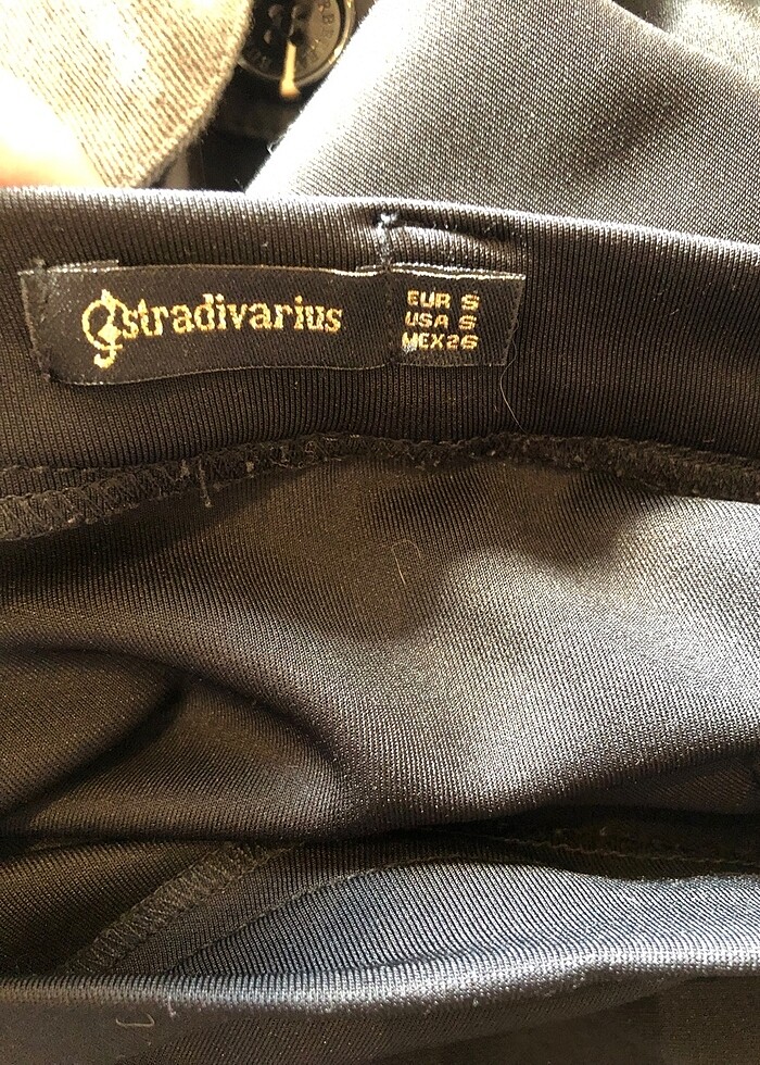 Siyah volanlı kısa etek arka fermuarlı ve kemer detaylı Stradiva - Görsel 4