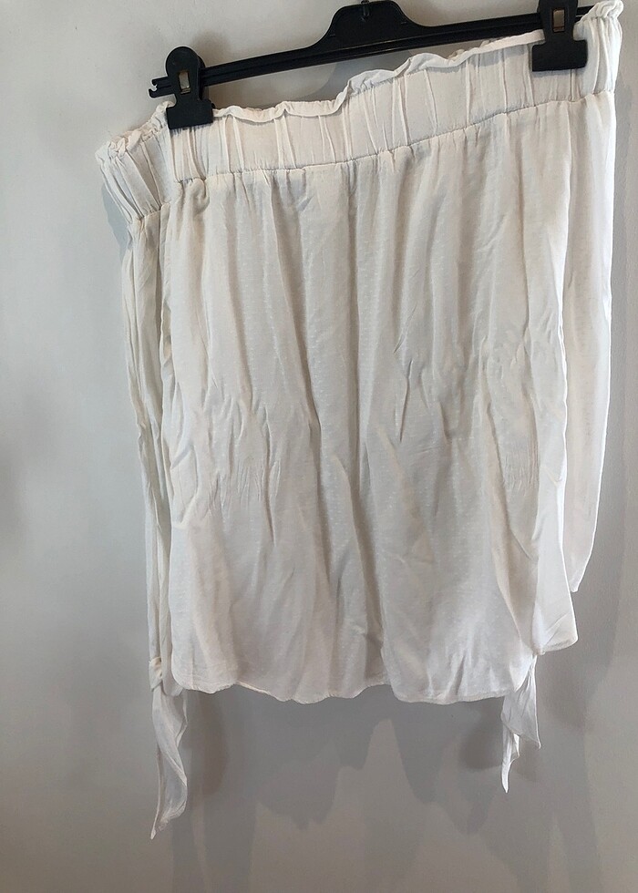 HM kendinden desenli beyaz kayık yakası kalın lastikli yarı uzun - Görsel 3