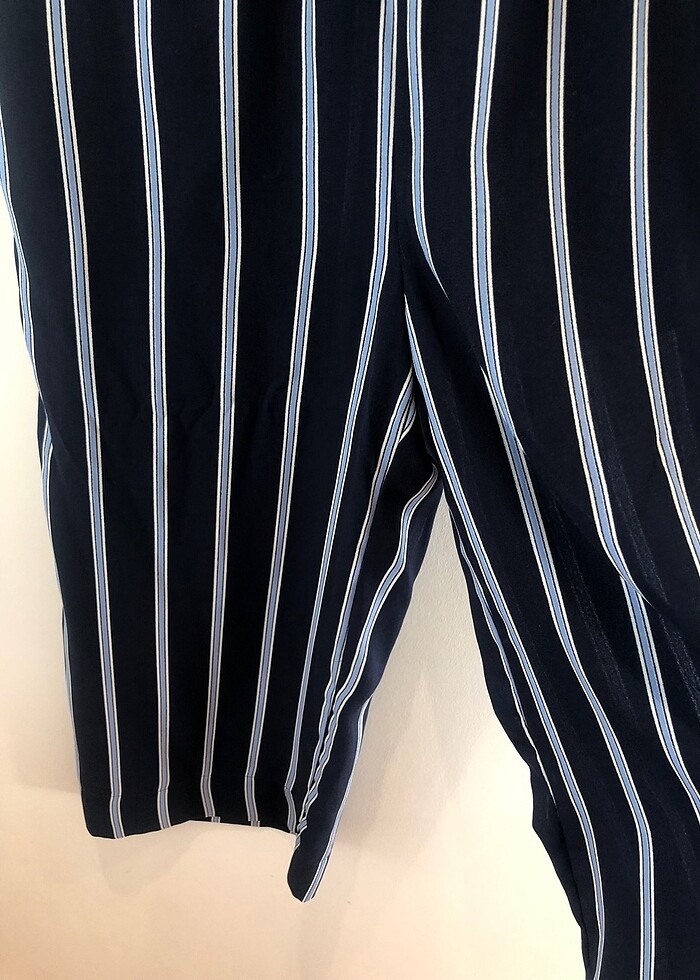 HM lacivert mavi beyaz çizgili beli lastikli bol kesim yan cepli - Görsel 2