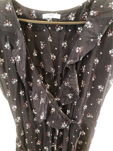 Mango lacivert üzeri çiçek desenli  v yaka yakası ve etek uçları - Görsel 5