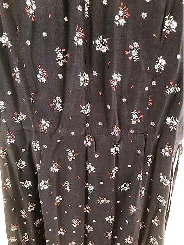 Mango lacivert üzeri çiçek desenli  v yaka yakası ve etek uçları - Görsel 11