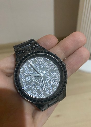 Guess marka orjinal  Gotik Tarz Kadın Kol Saati - Görsel 3